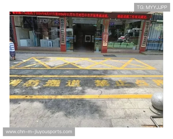 比赛场馆外临时救援车辆进出许可与优先通道规定，比赛场馆观众的疏散方式